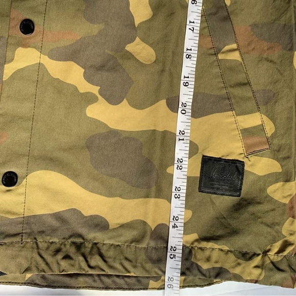 The Herschel Supply co brand Green Camo Print Windbreaker Jacket XS - Picture 6 of 7